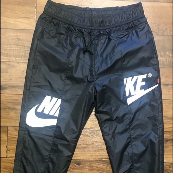 NWT Women’s Nike Sportswear Windrunner Pants - Picture 6 of 7